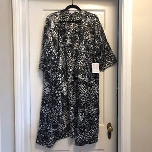 LuLaRoe Shirley L NWT black and white kimono